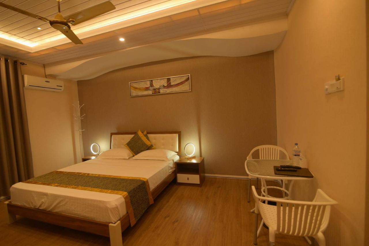 Hotel Blue Sky คูรูเนกาลา ภายนอก รูปภาพ